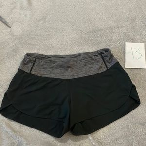 Lululemon speed shorts black  sz 4 inseam 2.5 in liner intact
